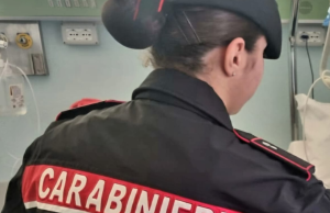 Donna in barella derubata al pronto soccorso: arrestato
