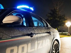 Vittime accerchiate, picchiate e rapinate: arrestata una baby gang