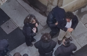 Francesco Renga in centro a Brescia: riprese tra le vie della città