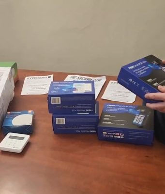 Truffavano gli anziani vendendo “rilevatori del gas”. Arrestato il “dominus”