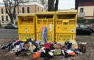 Cassonetti gialli, per quanto ancora vedremo questo “schifo”?