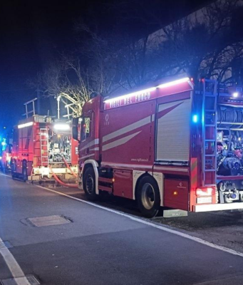 Incendio nella notte in via Buffalora, evacuati quattro appartamenti