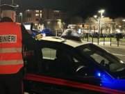 Prima aggredisce il figlio, poi torna a casa e viola l’allontanamento