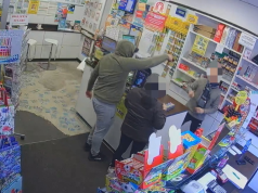 Rapina in tabaccheria: titolare colpito alla testa con una pistola