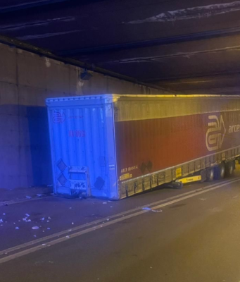 Rimorchio si stacca da una motrice, rallentamenti sulla statale