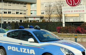 Sanitari aggrediti a calci e pugni: panico alla “Città di Brescia”