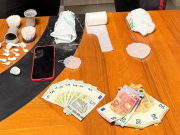 Si agita al controllo: beccato con denaro e 14 dosi di cocaina