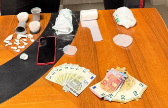 Si agita al controllo: beccato con denaro e 14 dosi di cocaina