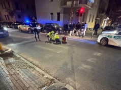 Investe una donna e fugge. Ricercato autista a bordo una Fiat 500