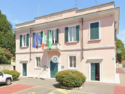 Picchia la moglie e fugge. Ricercato 29enne africano