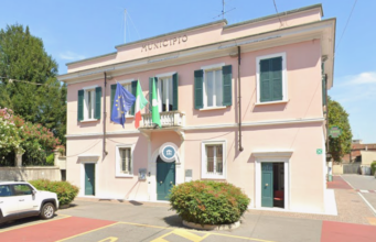 Picchia la moglie e fugge. Ricercato 29enne africano