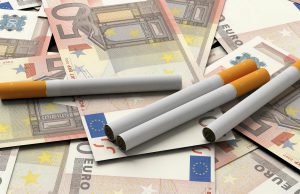 Sigarette, da oggi + € 0,30 al pacchetto. Ma è solo l’inizio