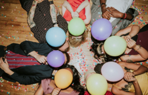 Allarme gas esilarante tra i giovani, il Comune ordina il divieto