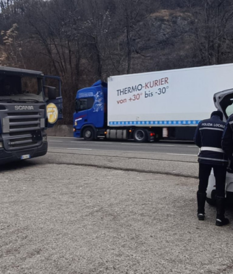 Autista abusivo su bus scolastico: senza Cqc e permesso di lavoro