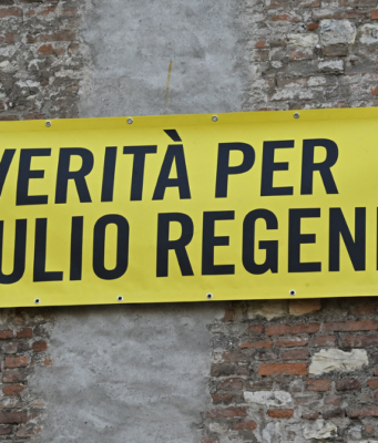 Brescia non dimentica Giulio Regeni: rinnovato lo striscione in Loggia