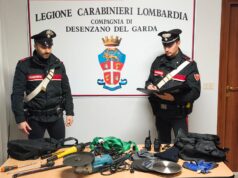 Sperona l’auto dei carabinieri, tenta la fuga ma viene arrestato