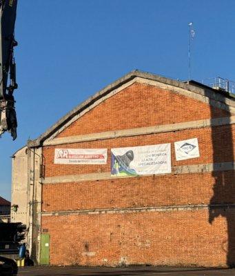 È una giornata storica: inizia la demolizione della Caffaro