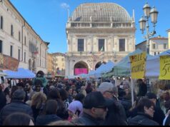 San Faustino fa il pieno, oltre 200 mila tra le bancarelle