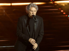 Sanremo, premio alla carriera a Fausto Leali: applausi all’Ariston