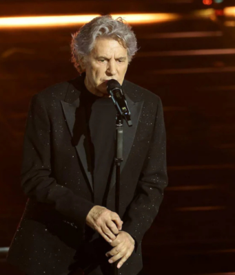 Sanremo, premio alla carriera a Fausto Leali: applausi all’Ariston