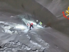 Finiti fuoripista e persi nel buio: sciatori americani salvati con i droni