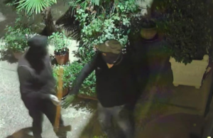 Minacciata con ascia e pistola in casa: svolta sulla rapina