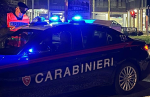 Minorenne aggredito fuori dal centro commerciale da due giovanissimi