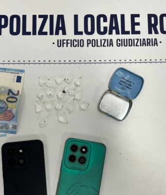 Nascondeva dosi di cocaina in un porta-caramelle: arrestato
