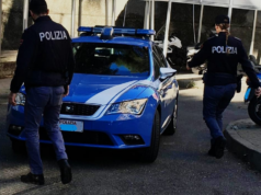 “Venite a vedere cosa vi faccio pezzi di m…”. E lo arrestano