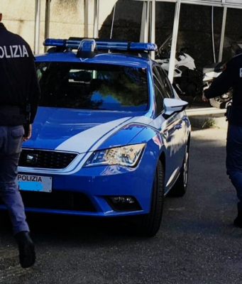 “Venite a vedere cosa vi faccio pezzi di m…”. E lo arrestano