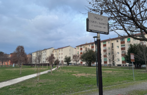 Due persone morte nei parchi: il quartiere risponde con la memoria