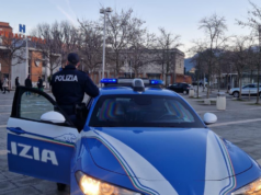 Finge di essere sordomuta per estorecere soldi in ospedale