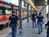 Truffavano i turisti sui treni con la tecnica della ‘monetina’: arrestati
