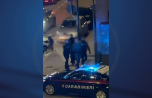 Rapina a un anziano, colpito con pugni e minacciato con il coltello