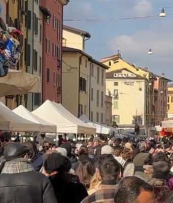 Oggi la Fiera di San Faustino: 602 bancarelle, musica e musei gratis