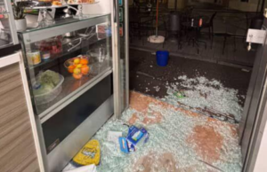 Sfondano la vetrata del bar e rubano 10mila euro