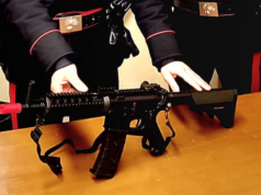 Spara contro il municipio e il tricolore: denunciato per vilipendio