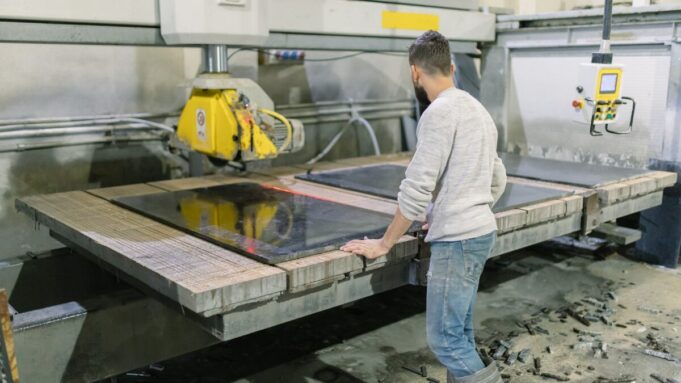 Brescia, mai così tanti occupati 563 mila lavoratori. Record storico