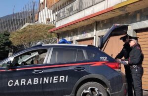 Sorpresa a rubare in casa, aggredisce la proprietaria: arrestata