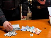 Già espulso, è tornato a spacciare: nascondeva la droga nei vestiti