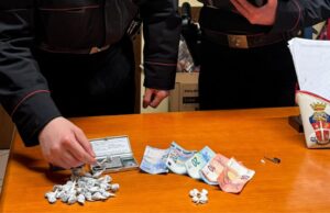 Già espulso, è tornato a spacciare: nascondeva la droga nei vestiti