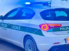 Guida senza patente su un’auto intestata a un defunto: denunciato