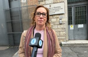 Ilaria Cucchi a Canton Mombello, “fa male vedere 10 persone in una cella”