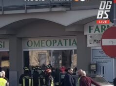 Ghedi, perde il controllo dell’auto e si schianta contro la vetrina