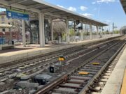 Sui binari con un machete, fermato dalla Polfer