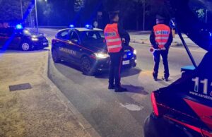Maxi controlli nella notte: 85 persone identificate e 43 auto fermate