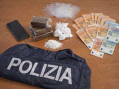 Tenta la fuga durante un controllo: arrestato con hashish e cocaina