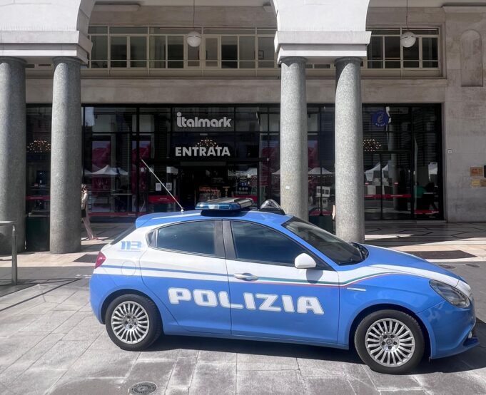 POLIZIA ITALMARK PIAZZA VITTORIA