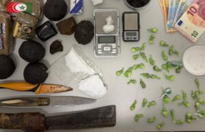 Scoperto con oltre un chilo di droga, coltelli e un machete