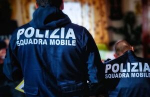 Obbligato a disporre bonifici per 90 mila euro, 9 gli arrestati